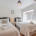 3 Bed In Richmond Oc-75649 *