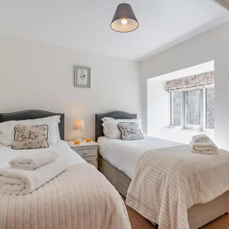 3 Bed In Richmond Oc-75649 *