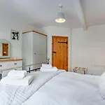 3 Bed In Richmond Oc-75649 *