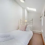 3 Bed In Richmond Oc-75649 Holiday home