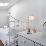 3 Bed In Richmond Oc-75649