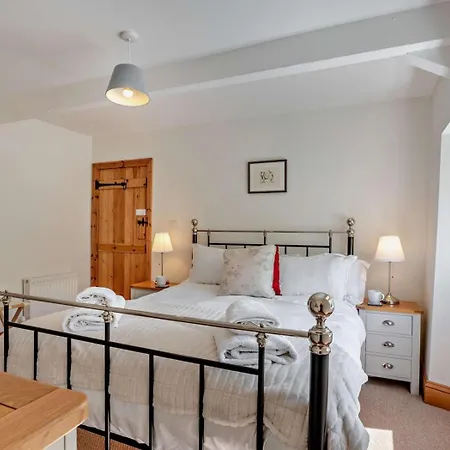 Дом отдыха 3 Bed In 75649 *